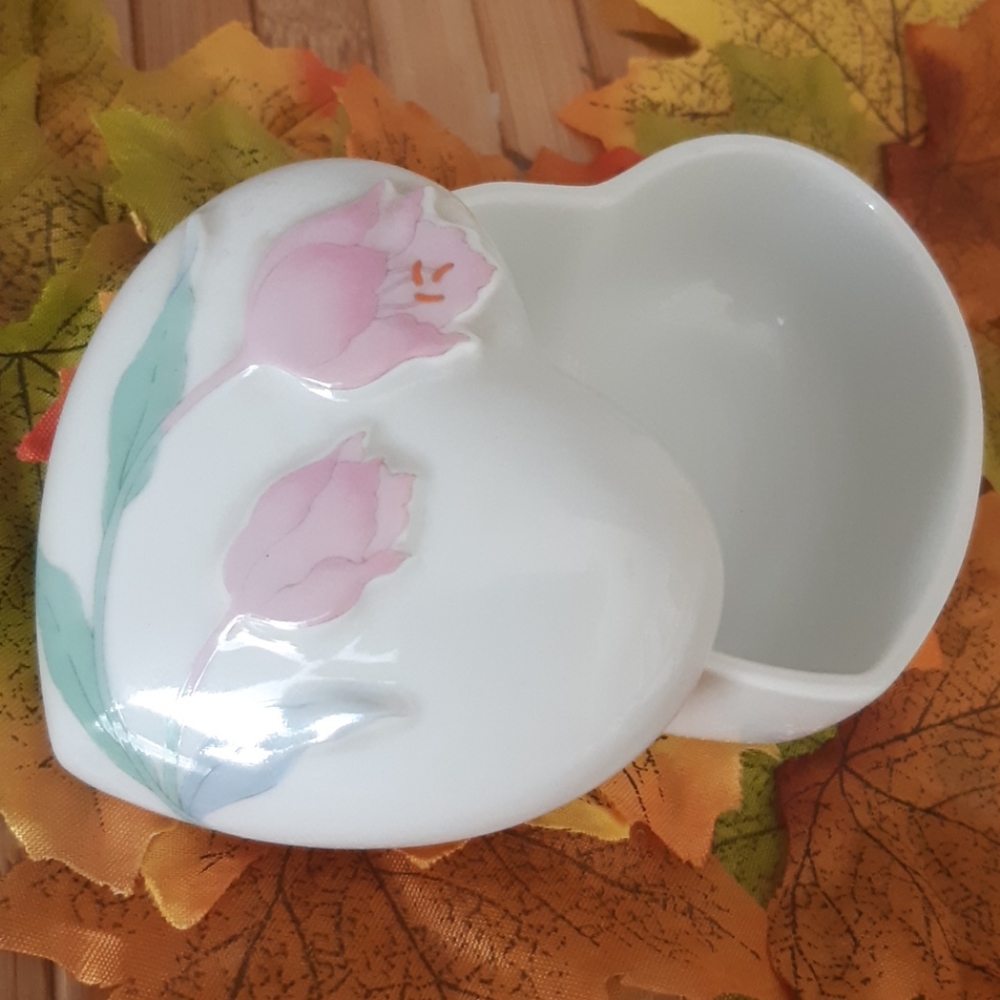 Abbott JAPAN - heart shaped porcelain| 10/10